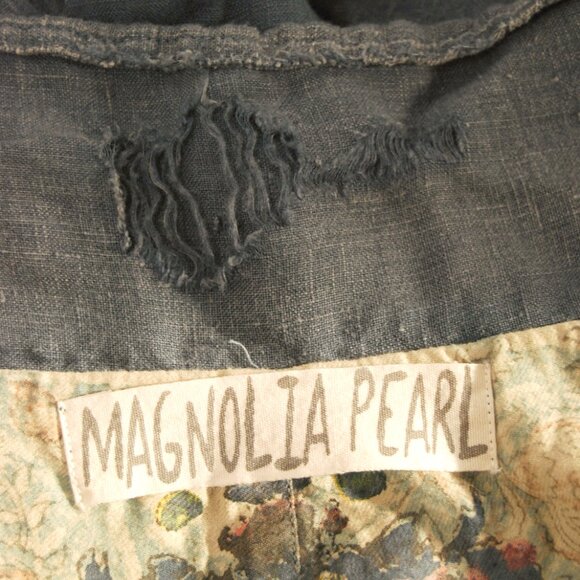 Magnolia Pearl High Low Blouse (M) medium blue chambray distressed bohemian chic - Picture 10 of 11